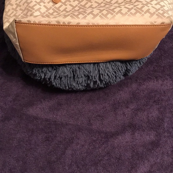 Tommy Hilfiger purse - Picture 3 of 6